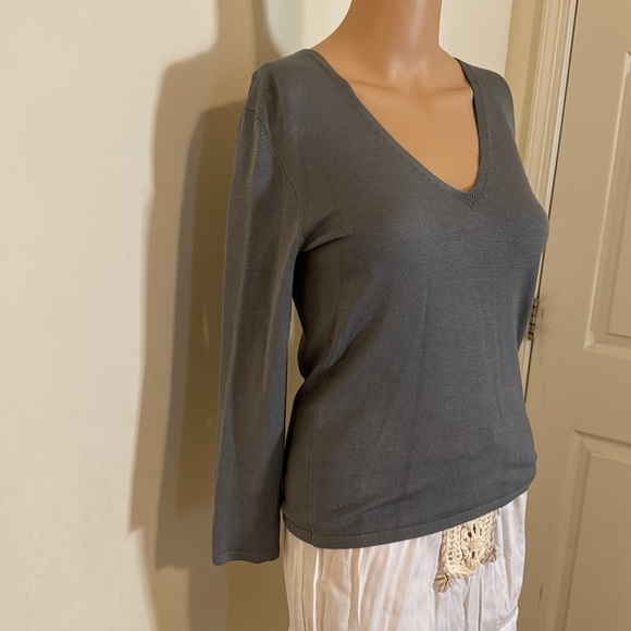 NWOT SILK Women’s Gray Sweater Size Small - Picture 3 of 5
